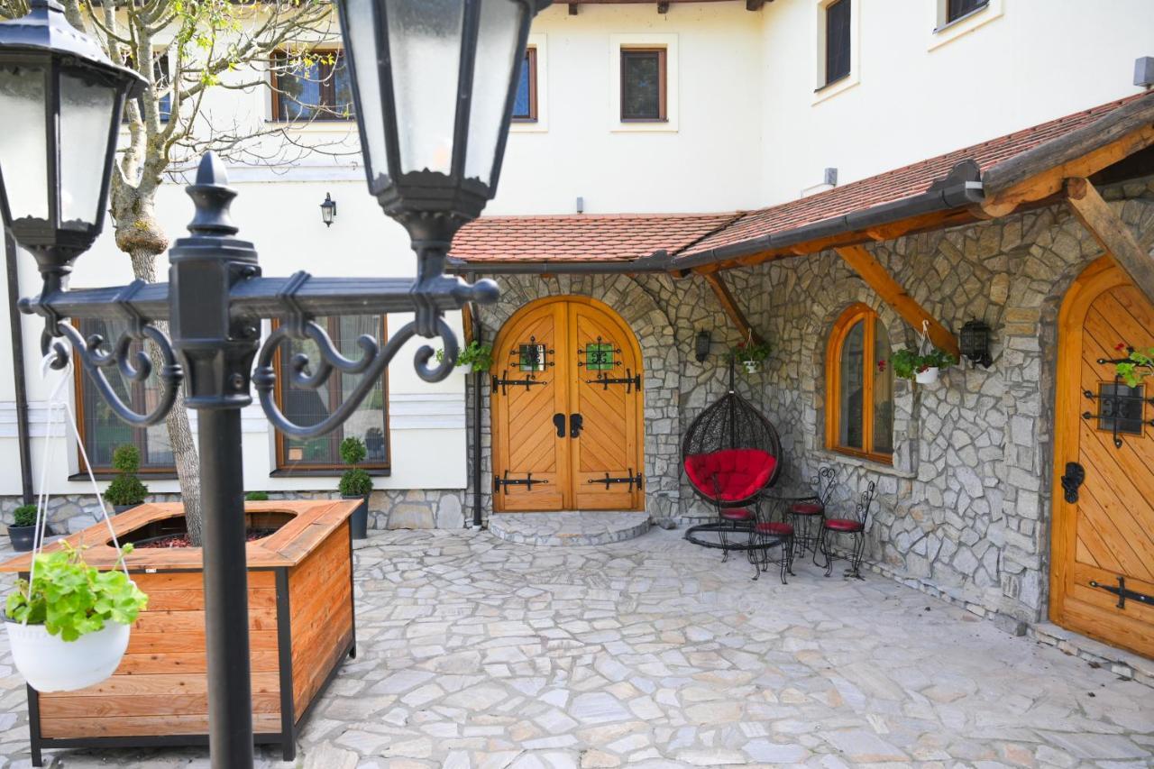 Twenty Park Aparthotel Kikinda Exterior foto
