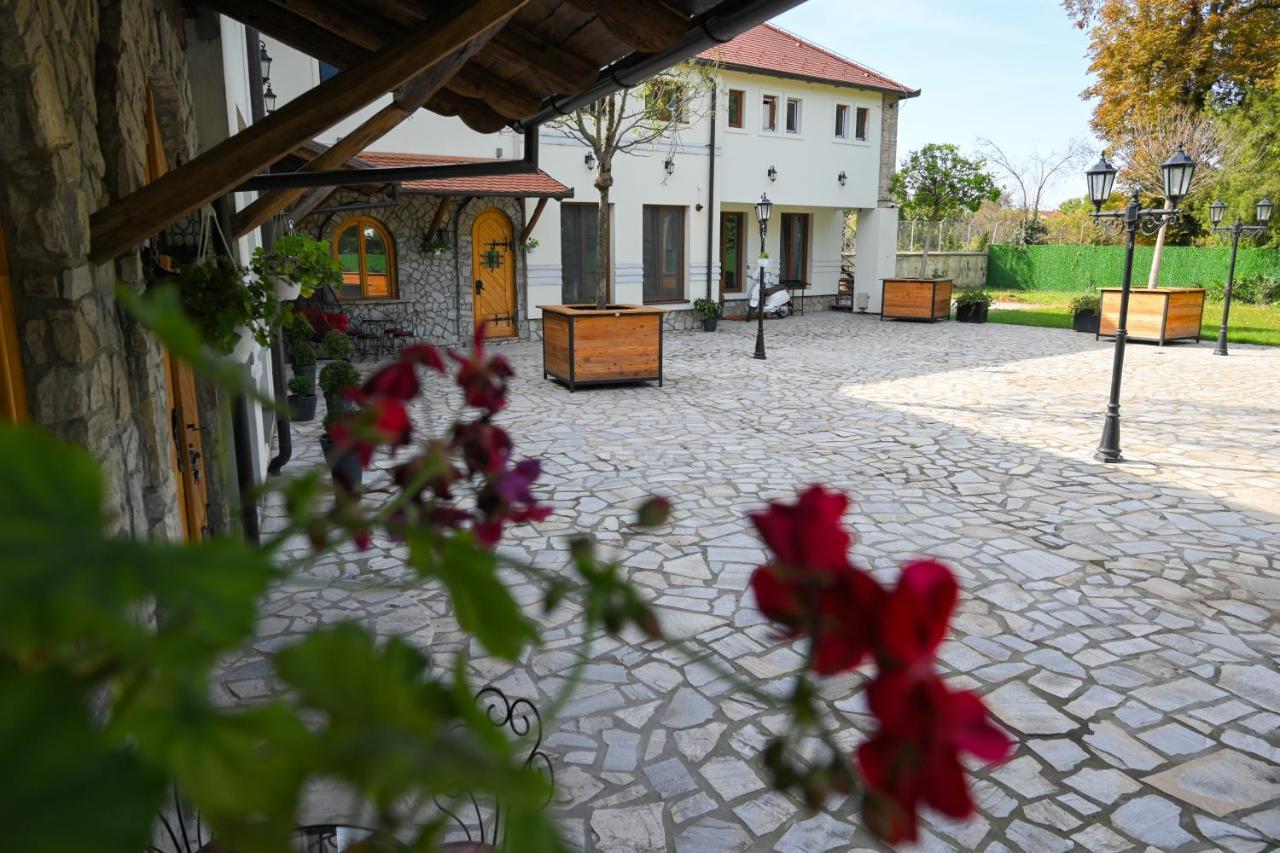 Twenty Park Aparthotel Kikinda Exterior foto